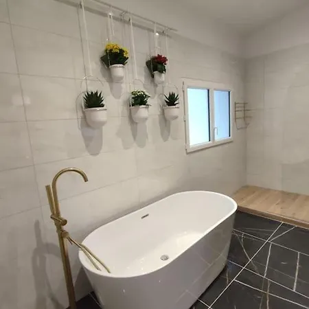 Thesecret 8 Couchages, Sanctuaires Et Gare 5mn Climatise , Salle De Sport Terasse *