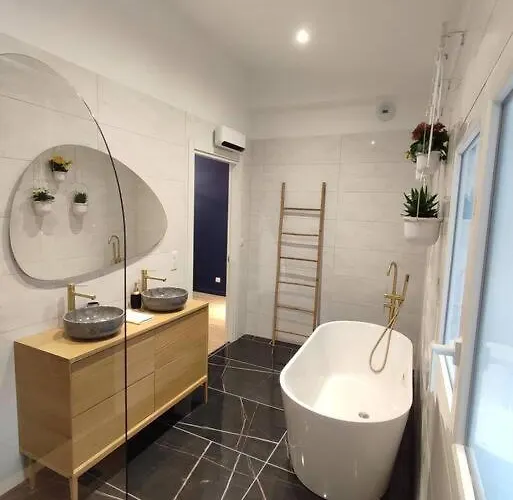 Apartman Thesecret 8 Couchages, Sanctuaires Et Gare 5Mn Climatise , Salle De Sport Terasse *