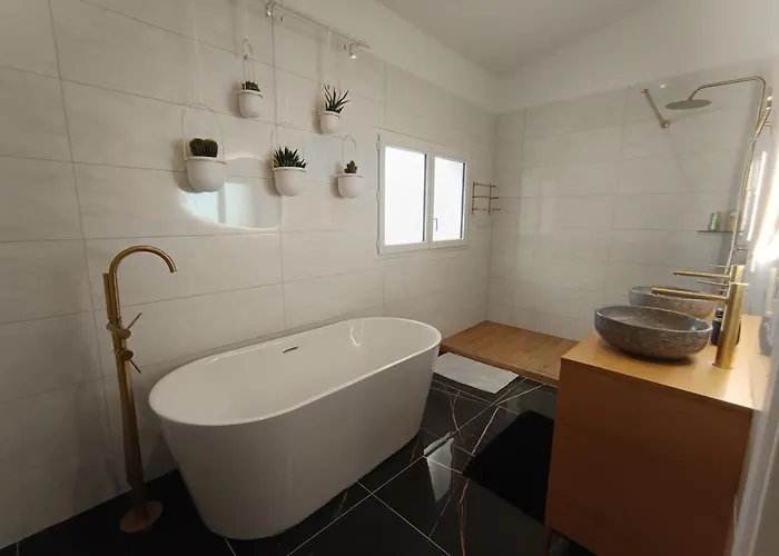 דירה Thesecret 8 Couchages, Sanctuaires Et Gare 5Mn Climatise , Salle De Sport Terasse *