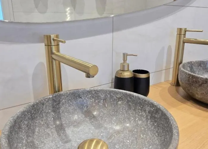 Thesecret 8 Couchages, Sanctuaires Et Gare 5Mn Climatise , Salle De Sport Terasse Apartman